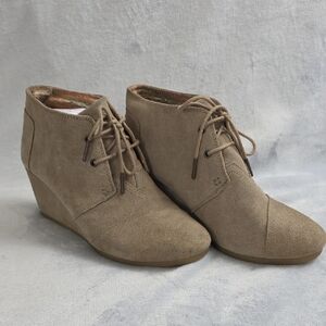 *TOMS Desert Wedge Booties Womens Tan Suede Lace Up Ankle Boots Casual Comfort